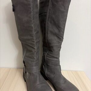 Vanity Amira Gray Knee-High Women's Boots size 8